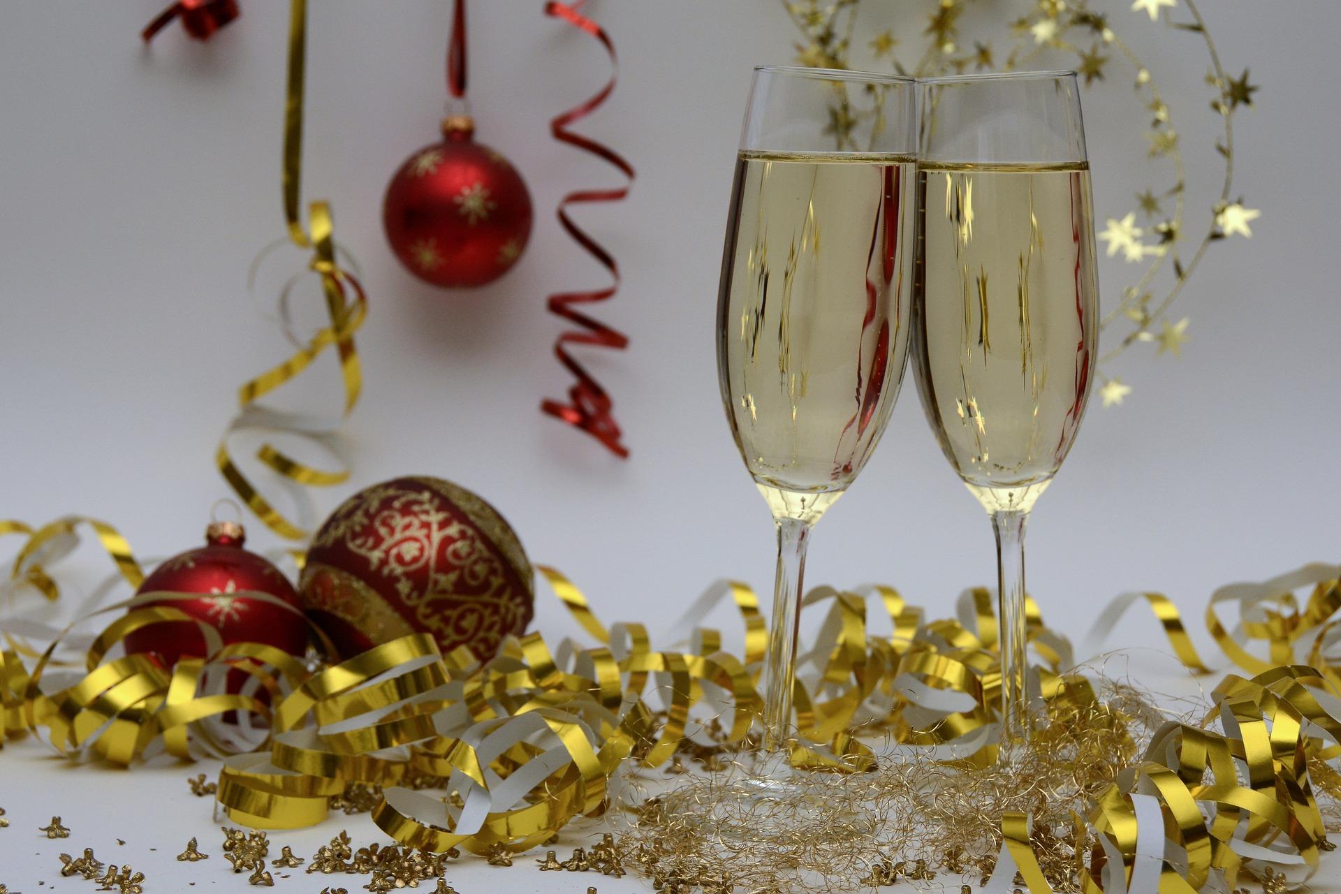 Dos and Don’ts for Attending Professional Holiday Parties – Updated for 2022!